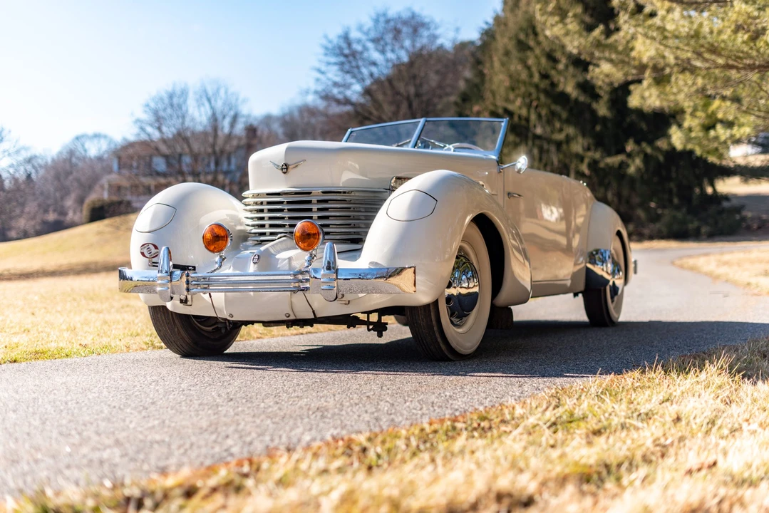 1936 Cord 810 & 812 - Image 3 of 31