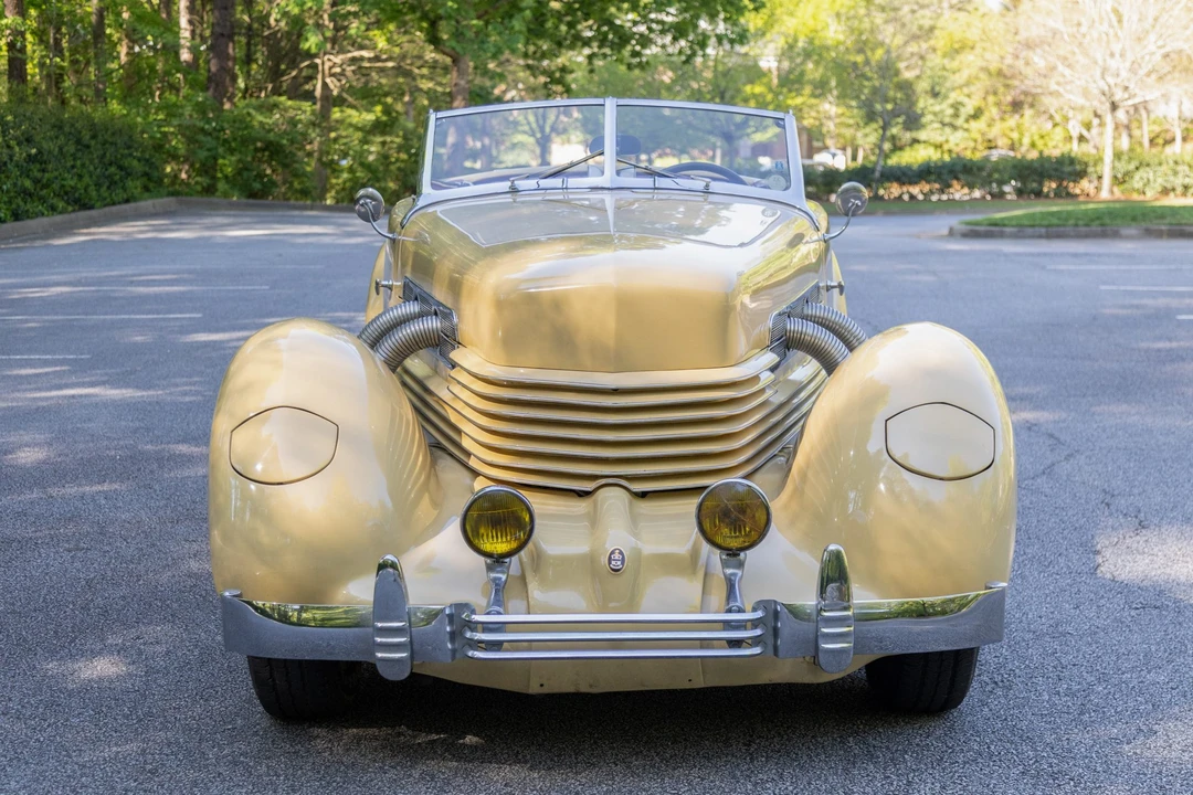 1936 Cord 810 & 812 - Image 10 of 31