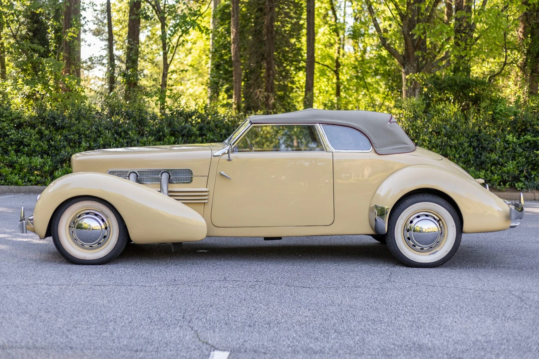 1936 Cord 810 & 812 - Image 13 of 31