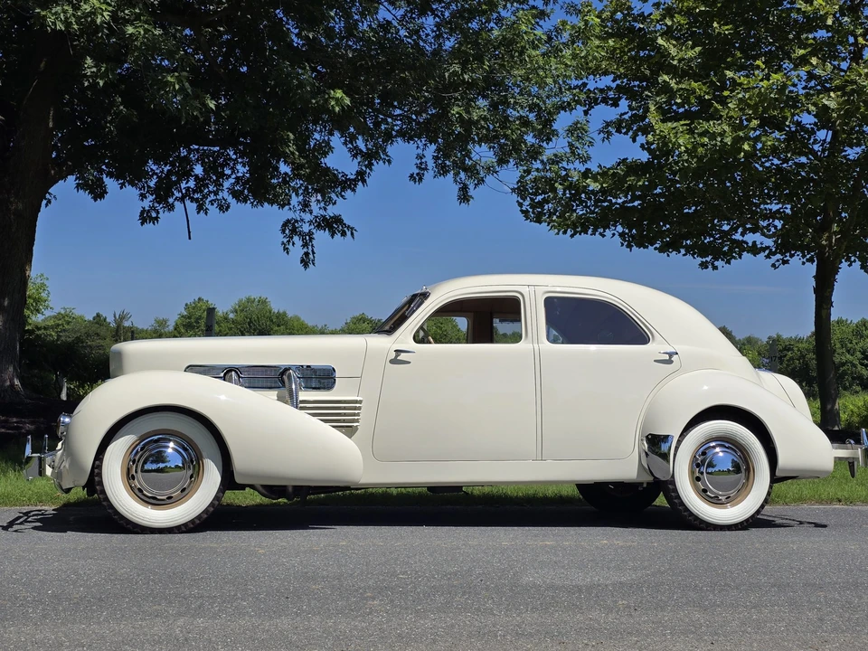 1937 Cord 810 & 812 - Image 22 of 31
