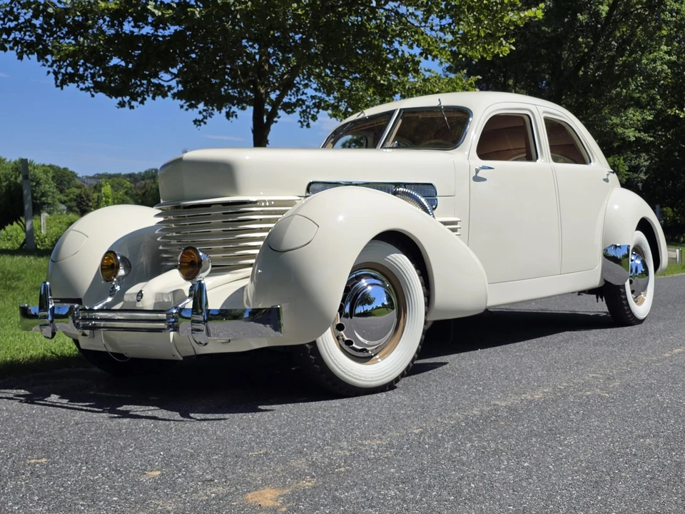 1937 Cord 810 & 812 - Image 17 of 31