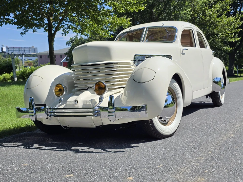 1937 Cord 810 & 812 - Image 15 of 31