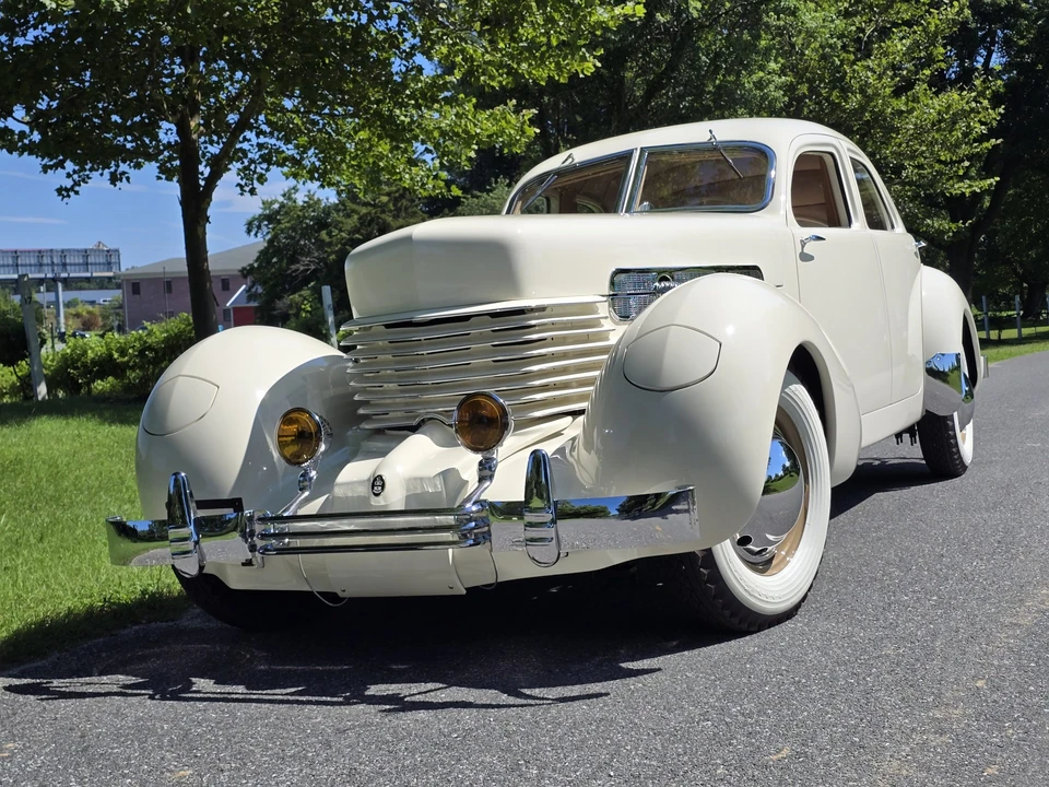 1937 Cord 810 & 812 - Image 14 of 31