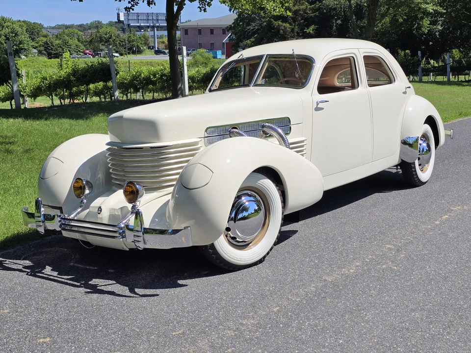 1937 Cord 810 & 812 - Image 18 of 31