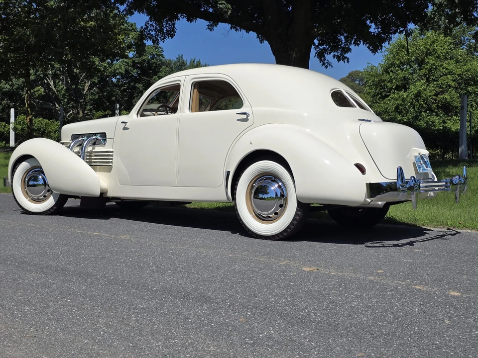 1937 Cord 810 & 812 - Image 23 of 31
