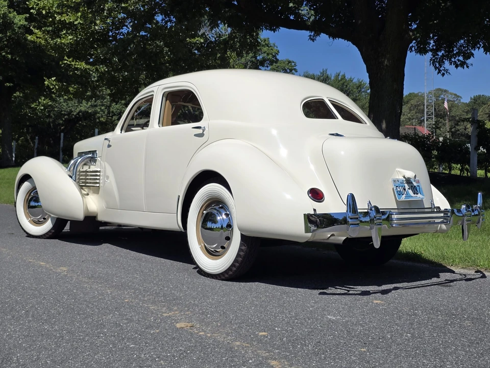 1937 Cord 810 & 812 - Image 24 of 31