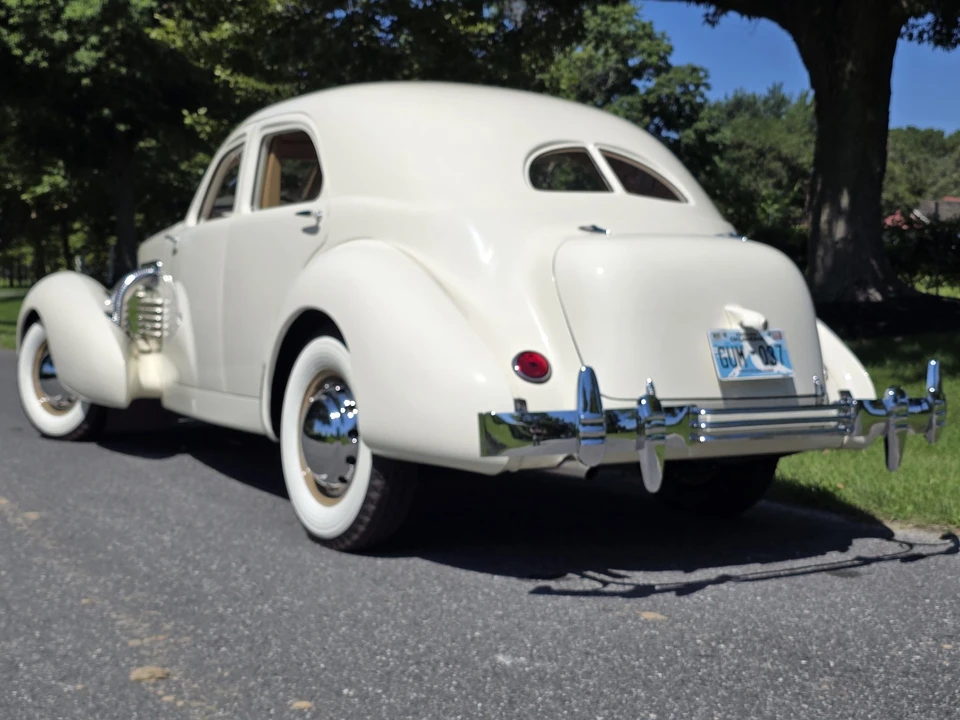 1937 Cord 810 & 812 - Image 27 of 31
