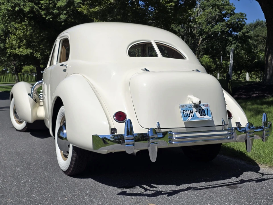 1937 Cord 810 & 812 - Image 28 of 31