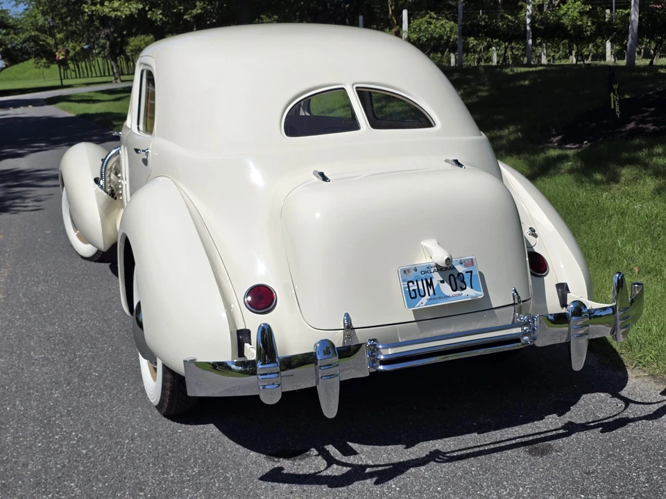 1937 Cord 810 & 812 - Image 30 of 31