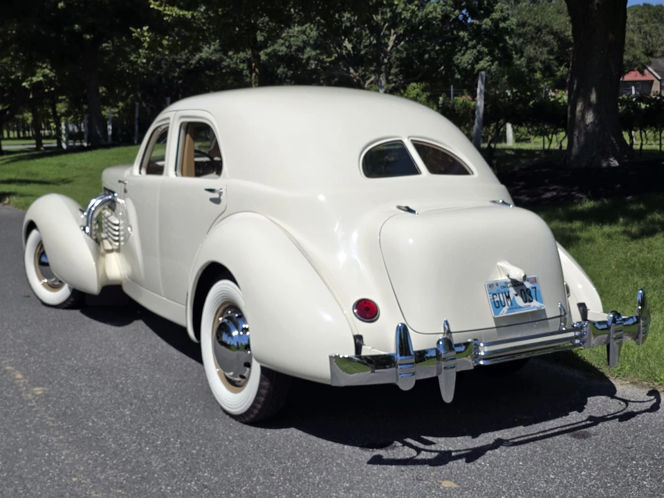 1937 Cord 810 & 812 - Image 26 of 31