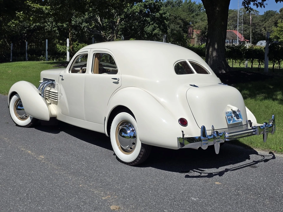 1937 Cord 810 & 812 - Image 25 of 31