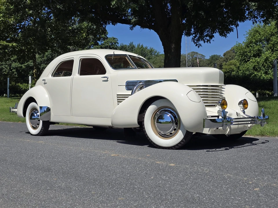 1937 Cord 810 & 812 - Image 4 of 31