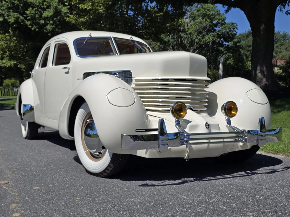 1937 Cord 810 & 812 - Image 7 of 31