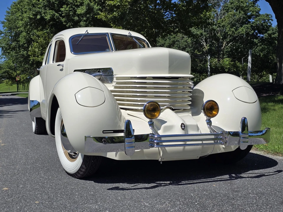 1937 Cord 810 & 812 - Image 9 of 31