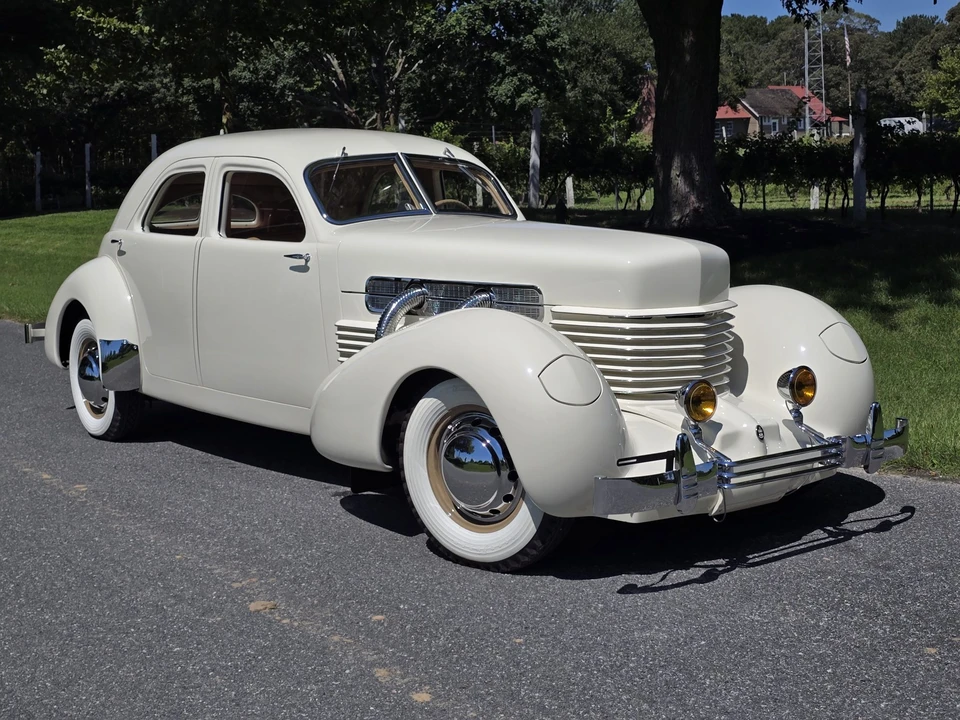 1937 Cord 810 & 812 - Image 2 of 31