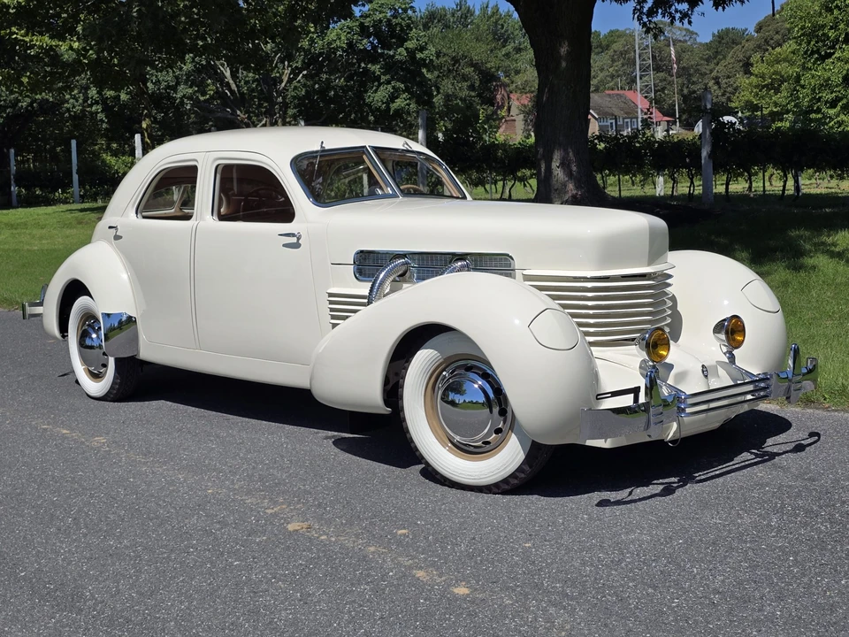 1937 Cord 810 & 812 - Image 3 of 31