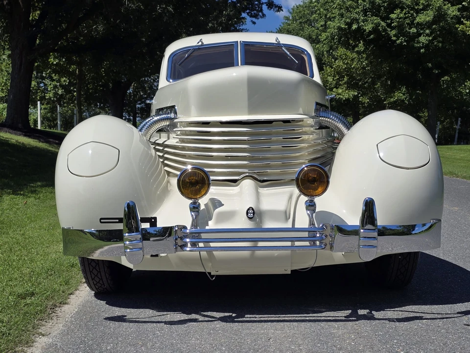 1937 Cord 810 & 812 - Image 10 of 31