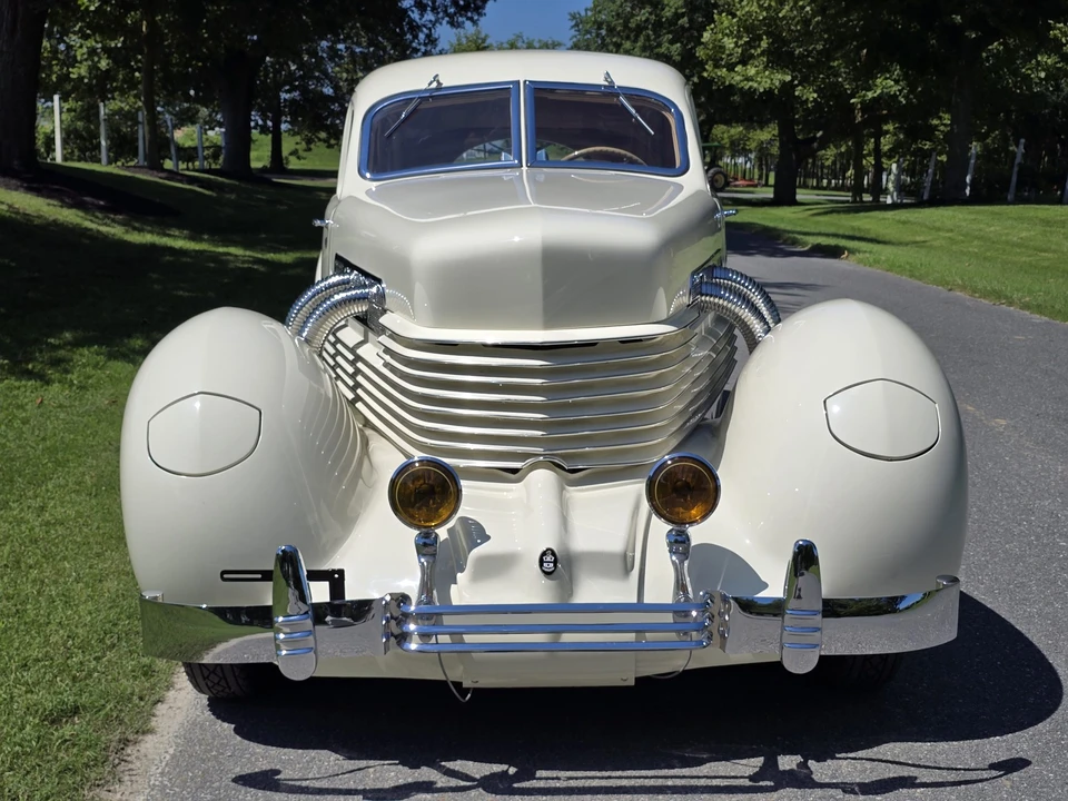 1937 Cord 810 & 812 - Image 11 of 31