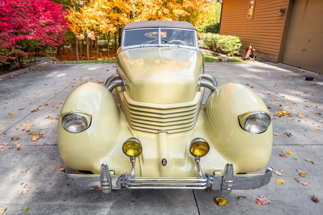 1937 Cord 810 & 812 - Image 3 of 31