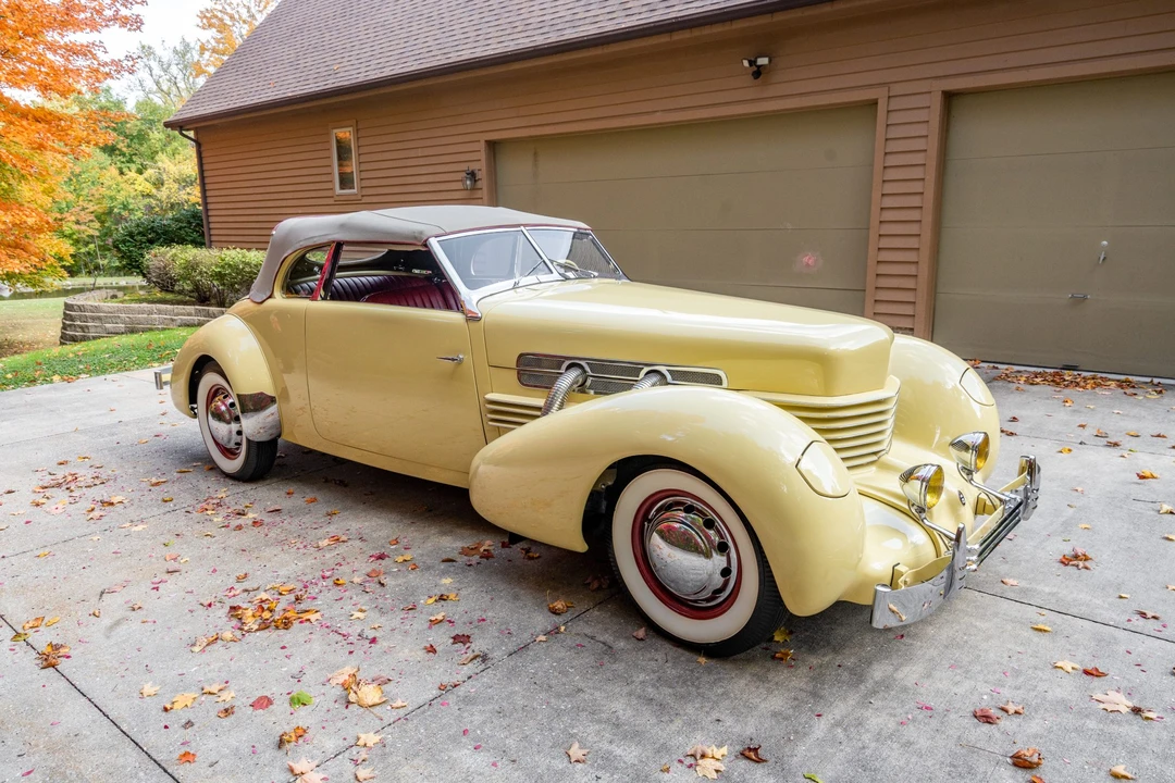 1937 Cord 810 & 812 - Image 4 of 31