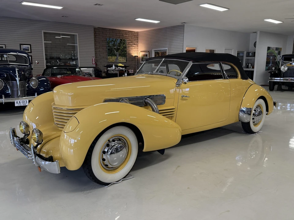 1937 Cord 810 & 812 - Image 30 of 31