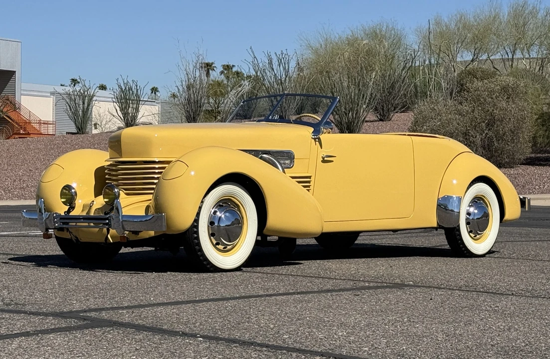 1937 Cord 810 & 812 - Image 2 of 31