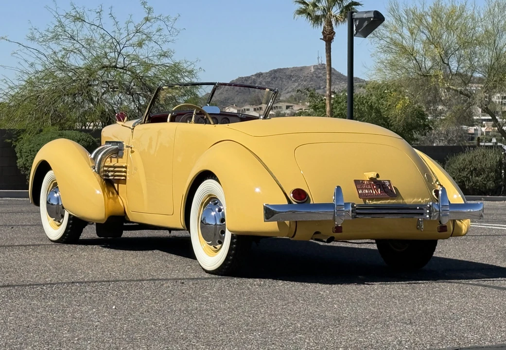 1937 Cord 810 & 812 - Image 6 of 31