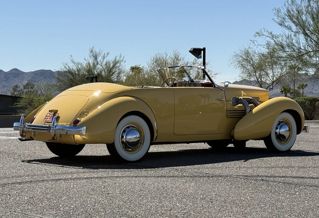 1937 Cord 810 & 812 - Image 9 of 31