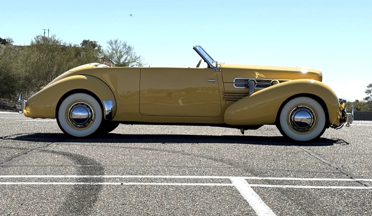1937 Cord 810 & 812 - Image 10 of 31