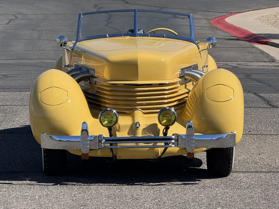 1937 Cord 810 & 812 - Image 13 of 31
