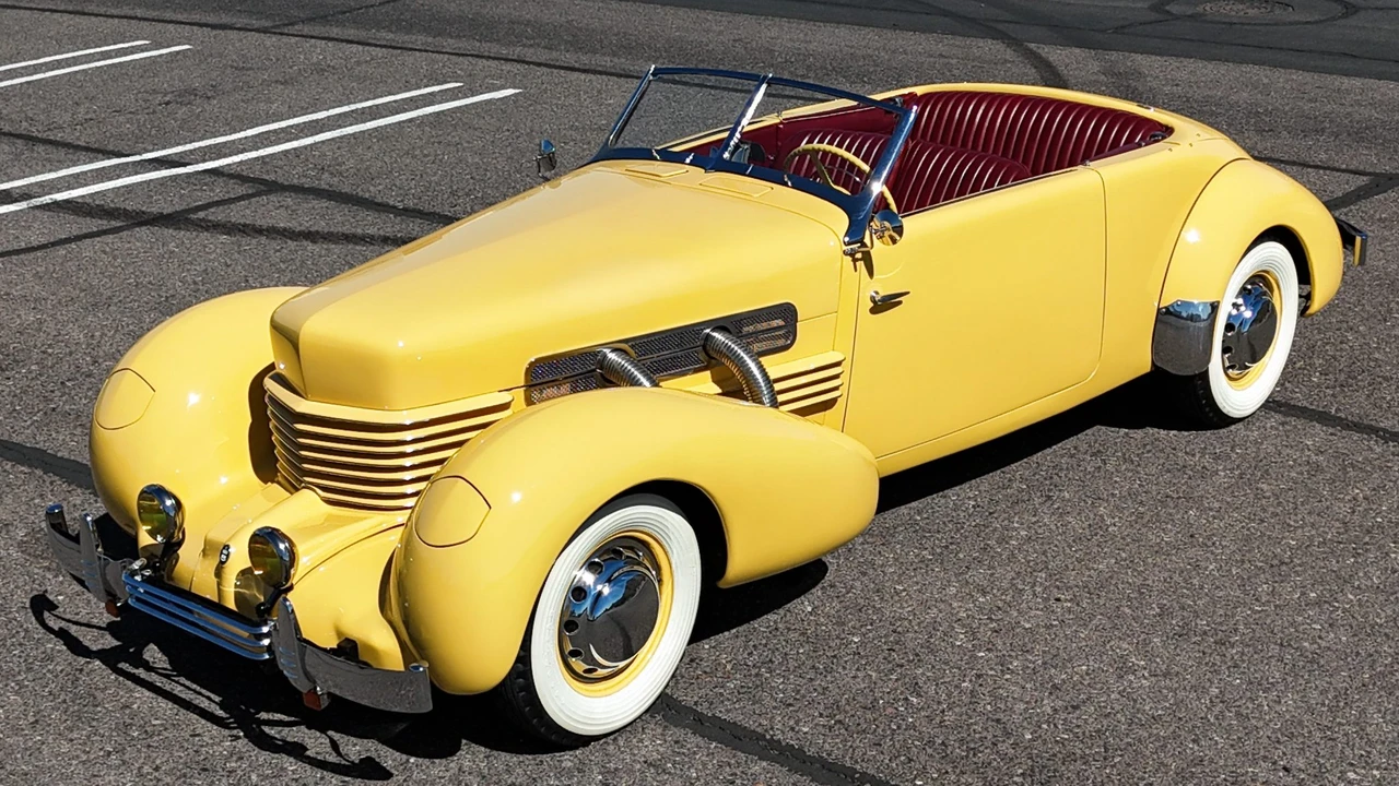 1937 Cord 810 & 812 - Image 14 of 31