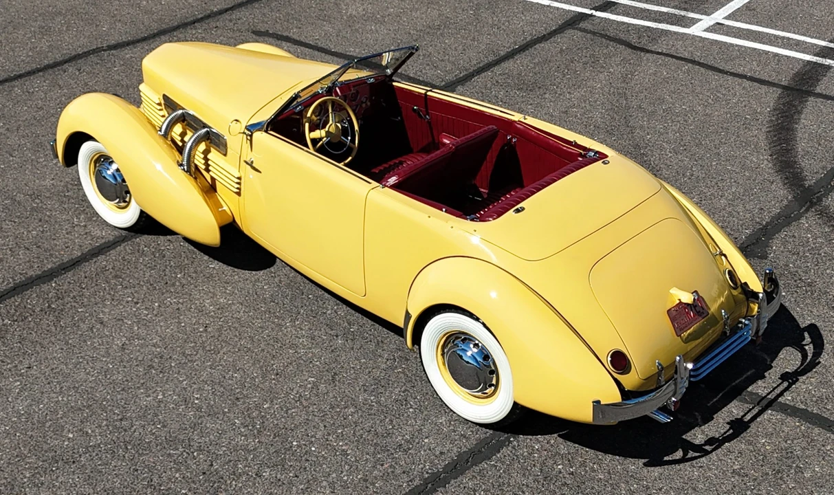 1937 Cord 810 & 812 - Image 15 of 31