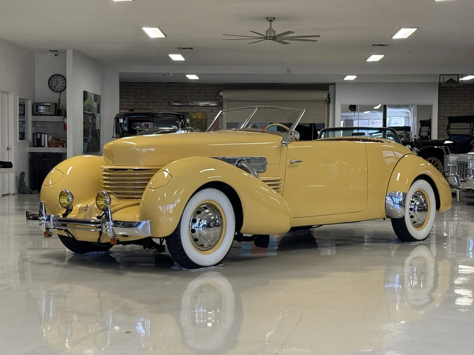 1937 Cord 810 & 812 - Image 16 of 31