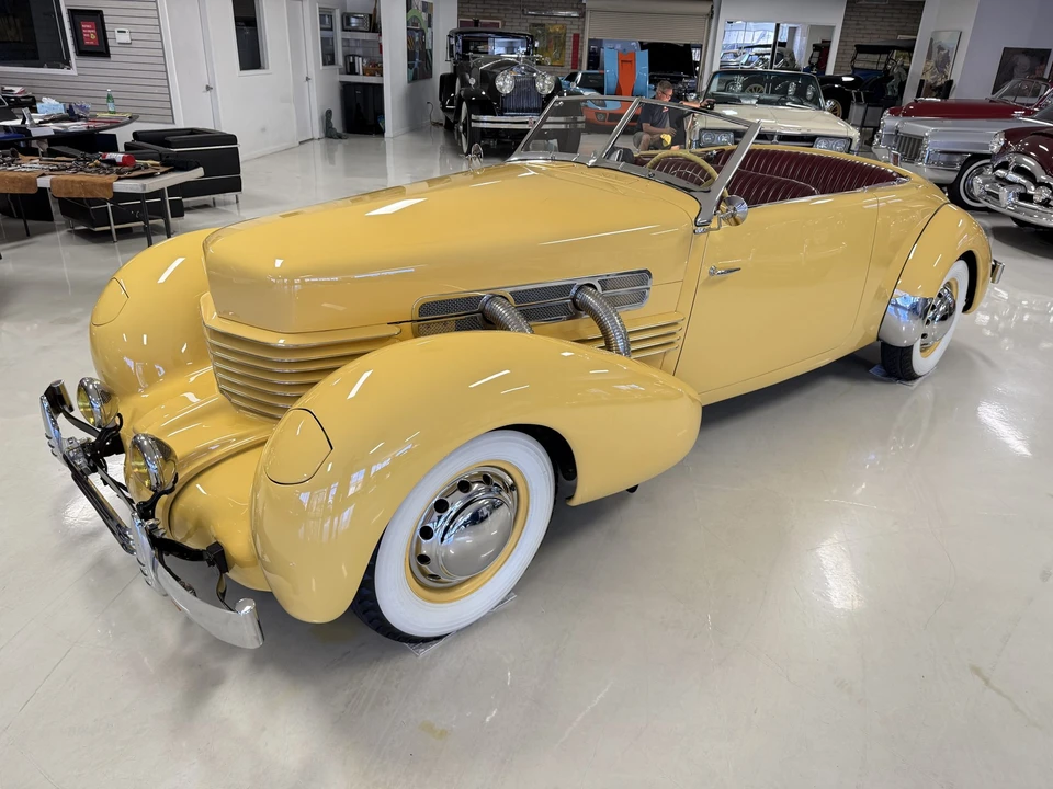 1937 Cord 810 & 812 - Image 17 of 31