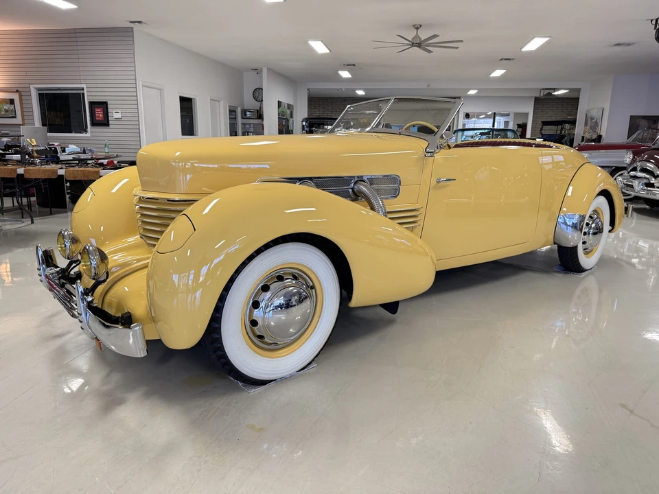 1937 Cord 810 & 812 - Image 18 of 31