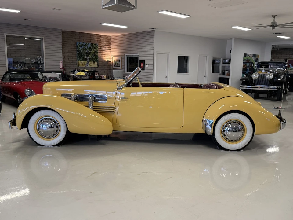 1937 Cord 810 & 812 - Image 19 of 31