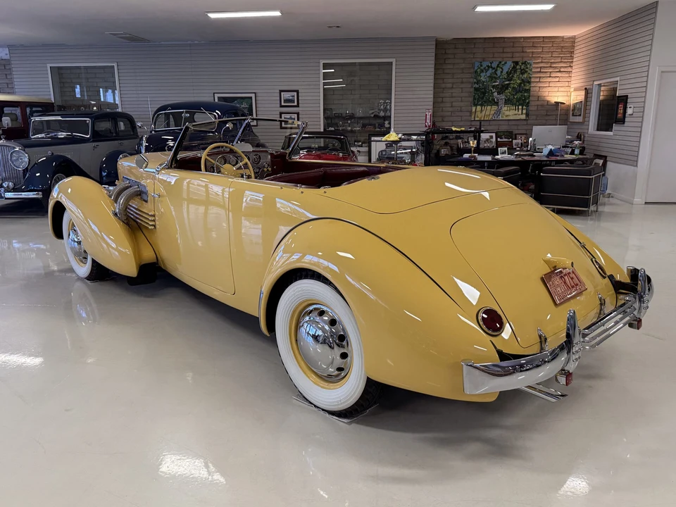 1937 Cord 810 & 812 - Image 20 of 31