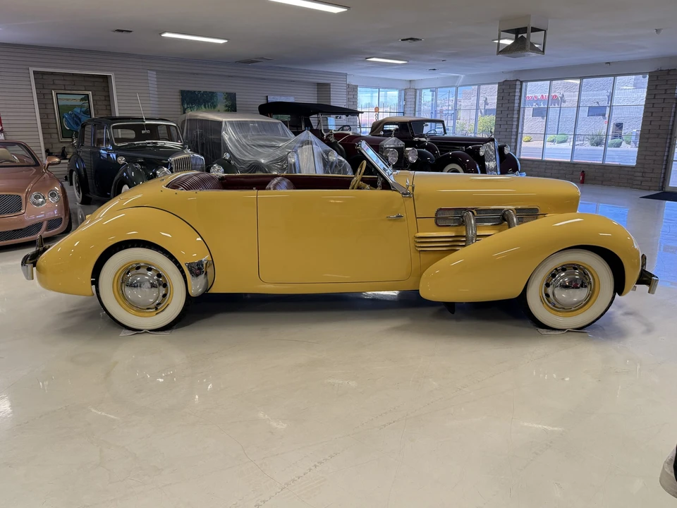 1937 Cord 810 & 812 - Image 26 of 31