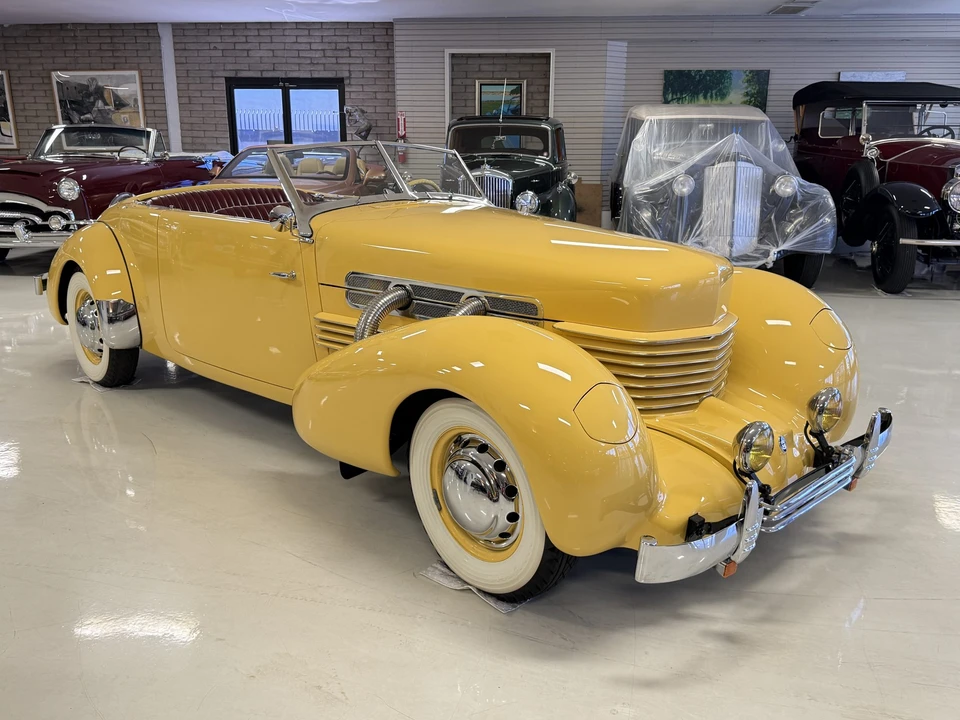 1937 Cord 810 & 812 - Image 27 of 31