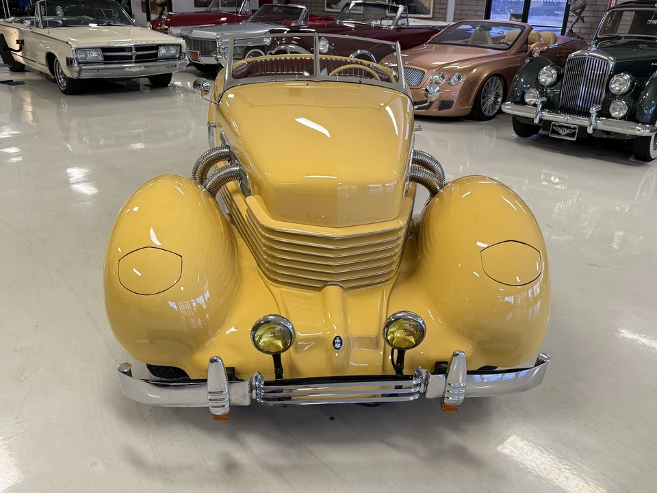 1937 Cord 810 & 812 - Image 28 of 31