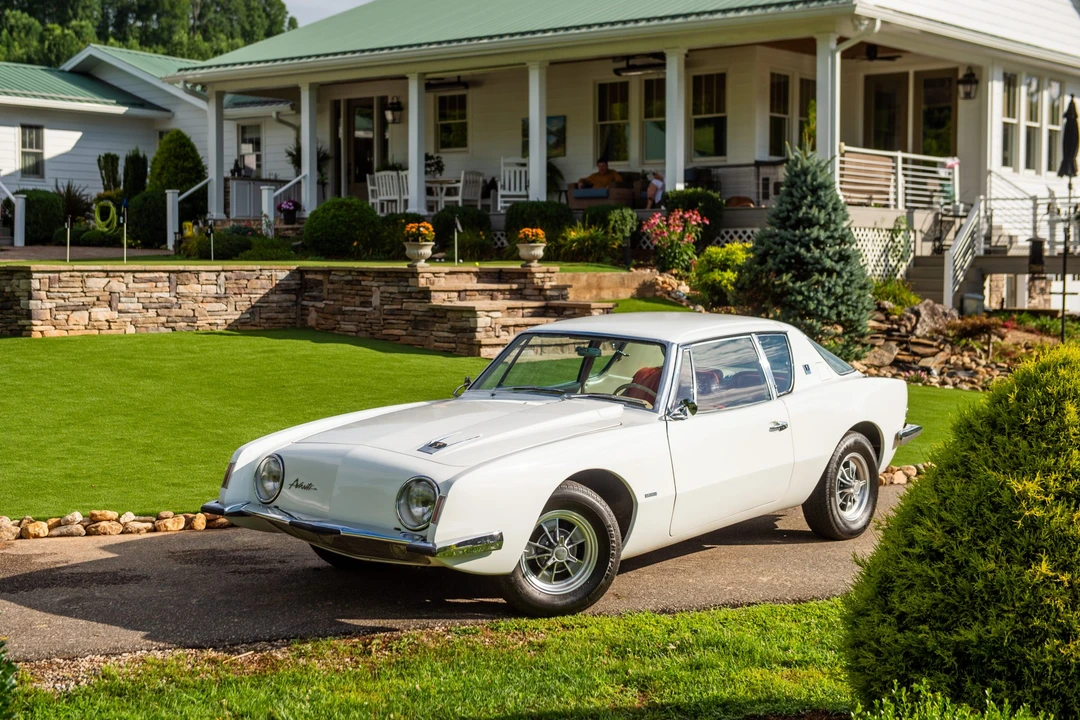 1963 Studebaker Avanti - Image 10 of 31