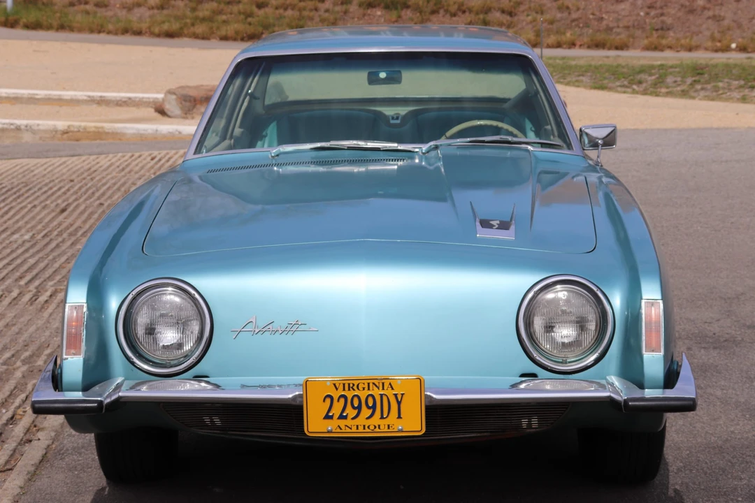 1963 Studebaker Avanti - Image 10 of 31