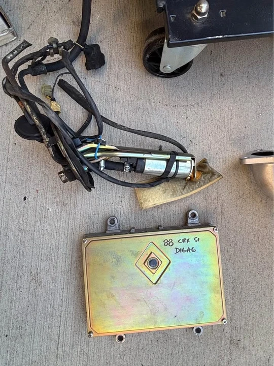 1988 Parts & Memorabilia Engines - Image 5 of 10