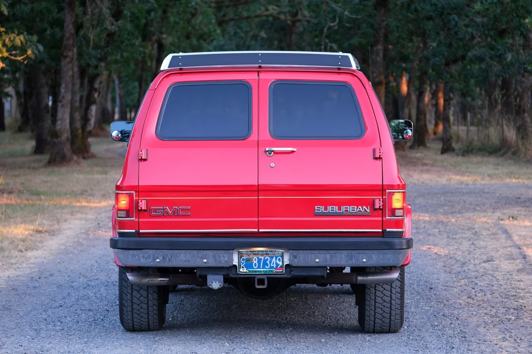 1989 GMC Suburban 7th Gen - Image 19 of 31