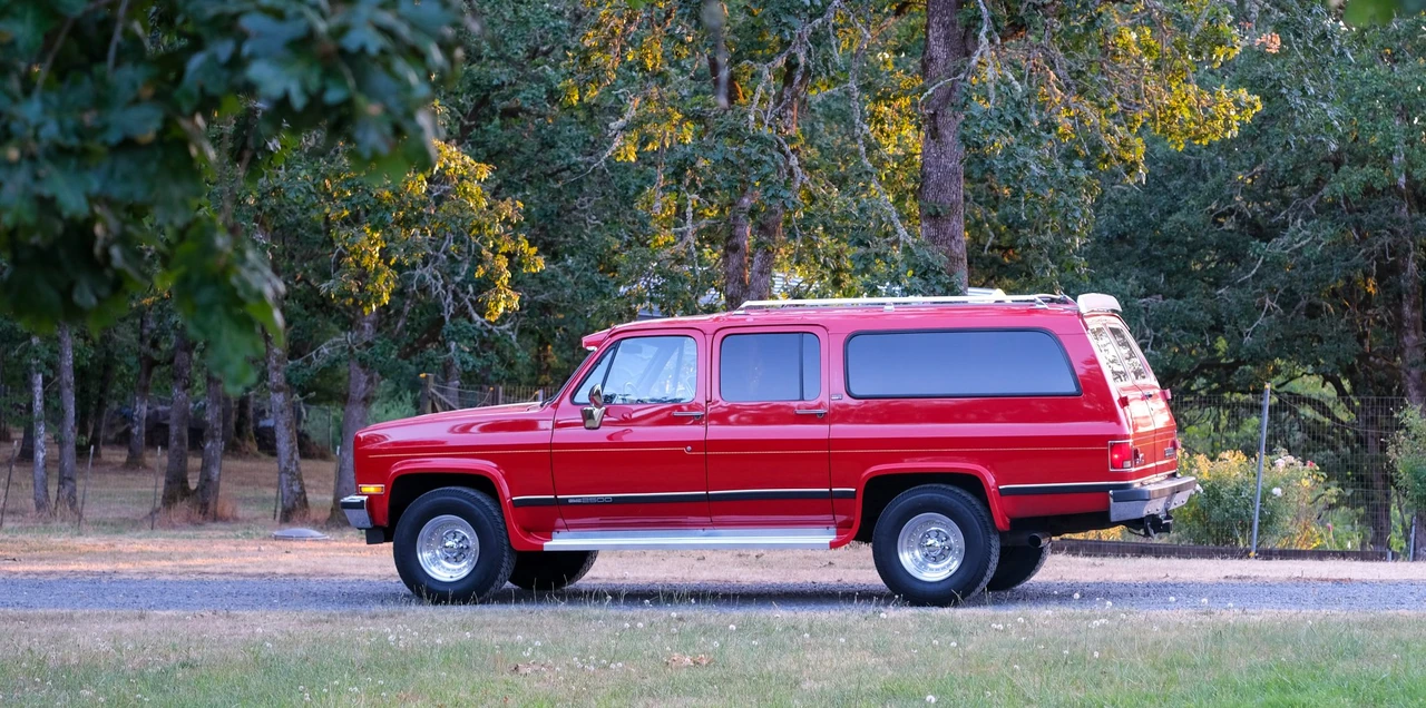 1989 GMC Suburban 7th Gen - Image 16 of 31