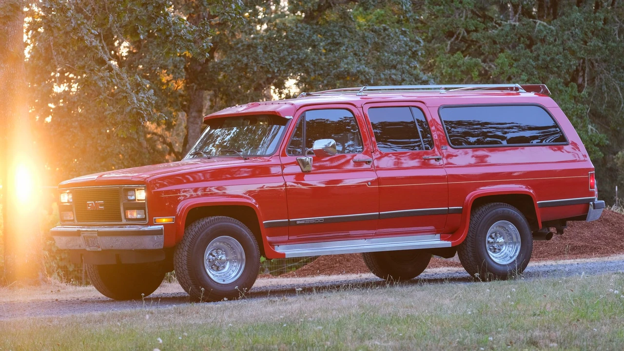 1989 GMC Suburban 7th Gen - Image 11 of 31
