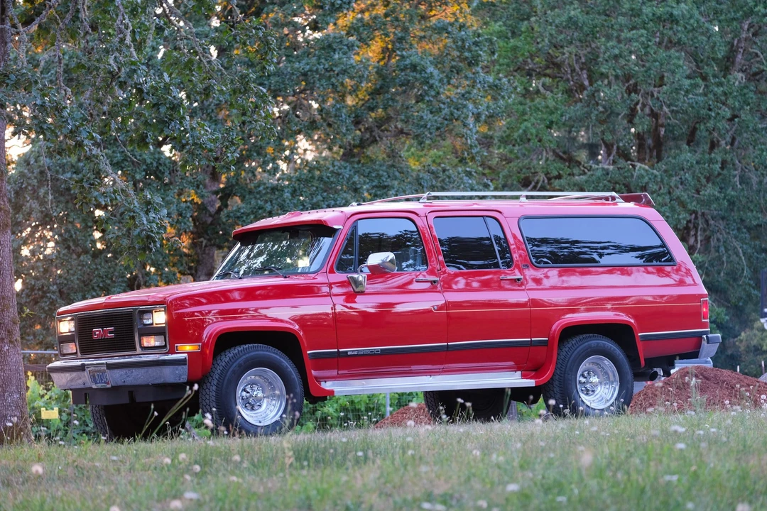 1989 GMC Suburban 7th Gen - Image 13 of 31