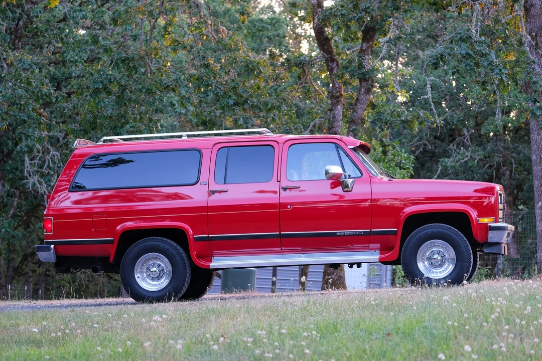 1989 GMC Suburban 7th Gen - Image 22 of 31