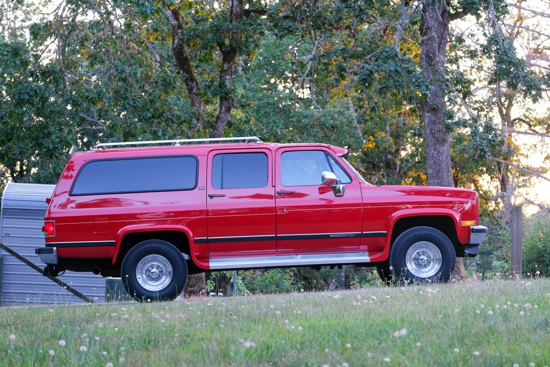 1989 GMC Suburban 7th Gen - Image 23 of 31