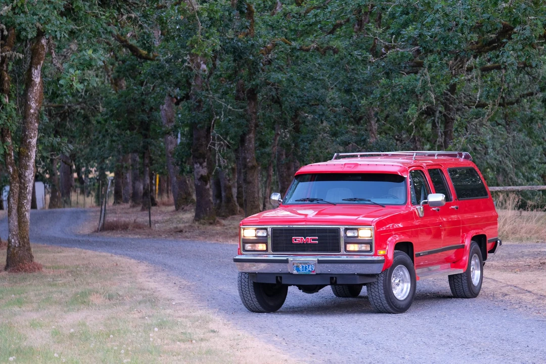 1989 GMC Suburban 7th Gen - Image 5 of 31